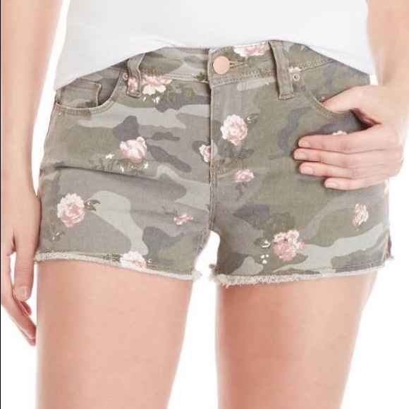 Royalty For Me Pants - Royalty for me Camo floral shorts